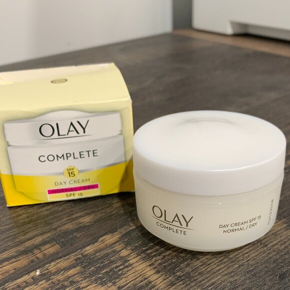 Oil Of Olay Complete Day Cream SPF 15, Normal to Dry Skin - Picture 1 of 5